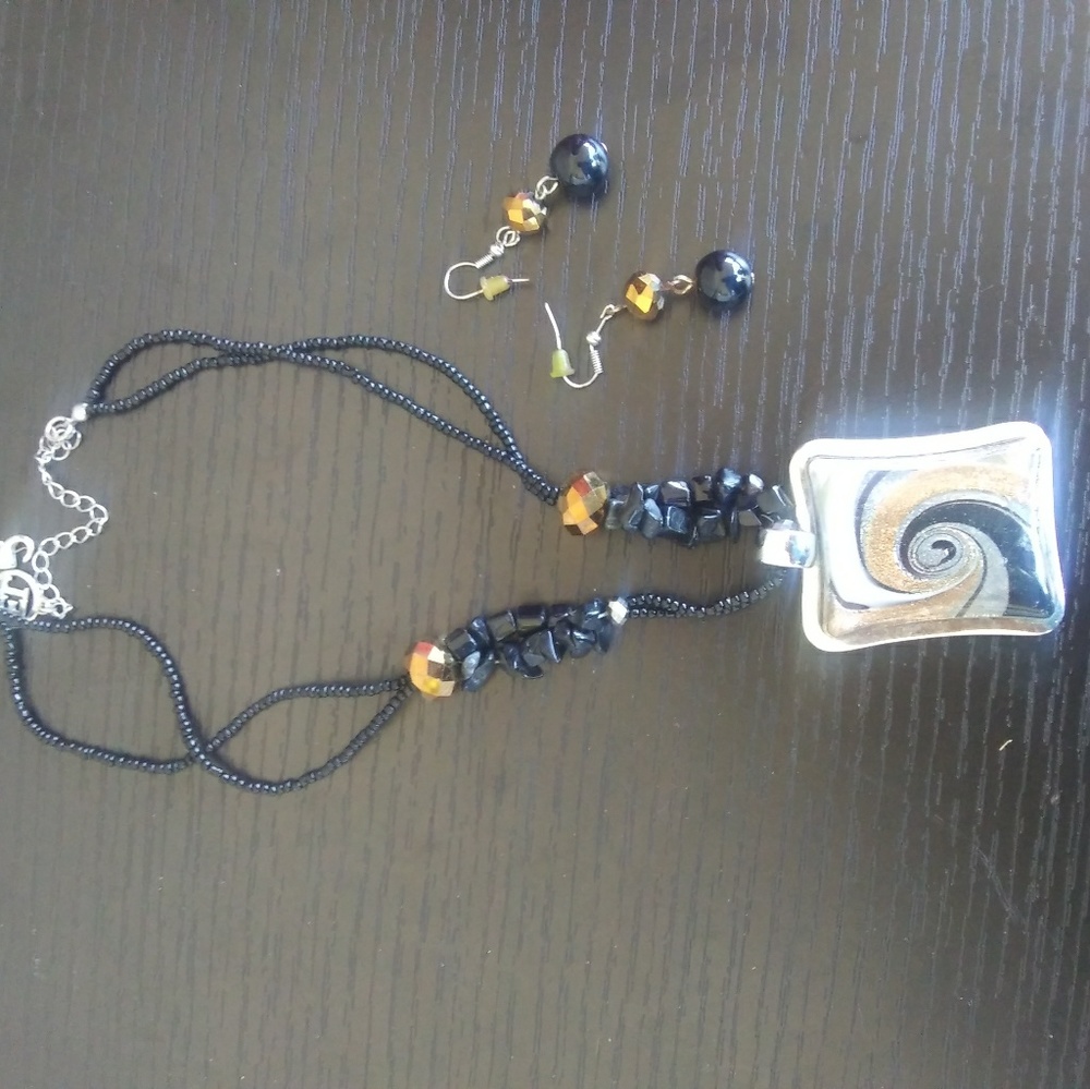 Hand Beaded Accessory Set - Picture 2 of 3